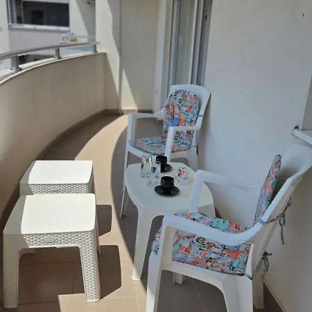 Vasilije I Simon アパート トレビニエ